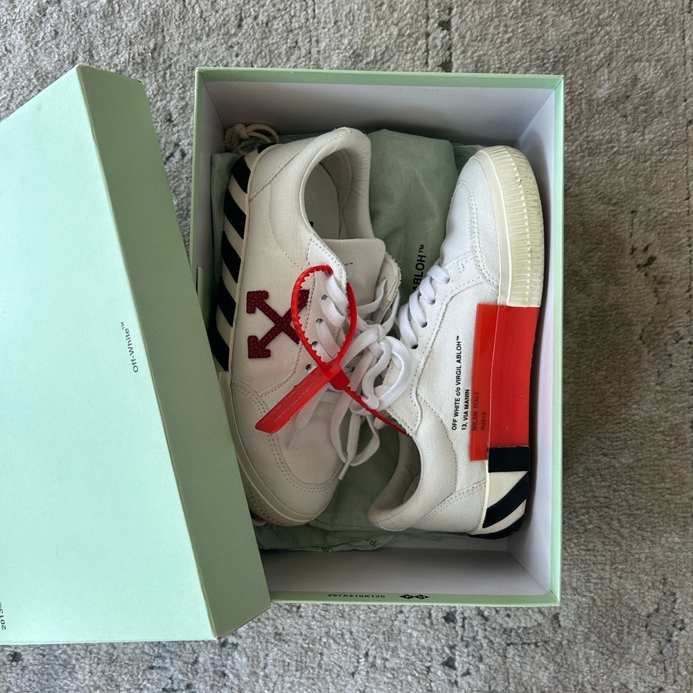 Off-White Low Canvas Sneaker